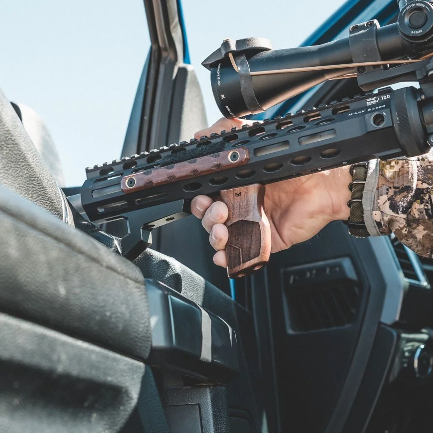 WOOX Vigilante free-float walnut handguard and checkered grip